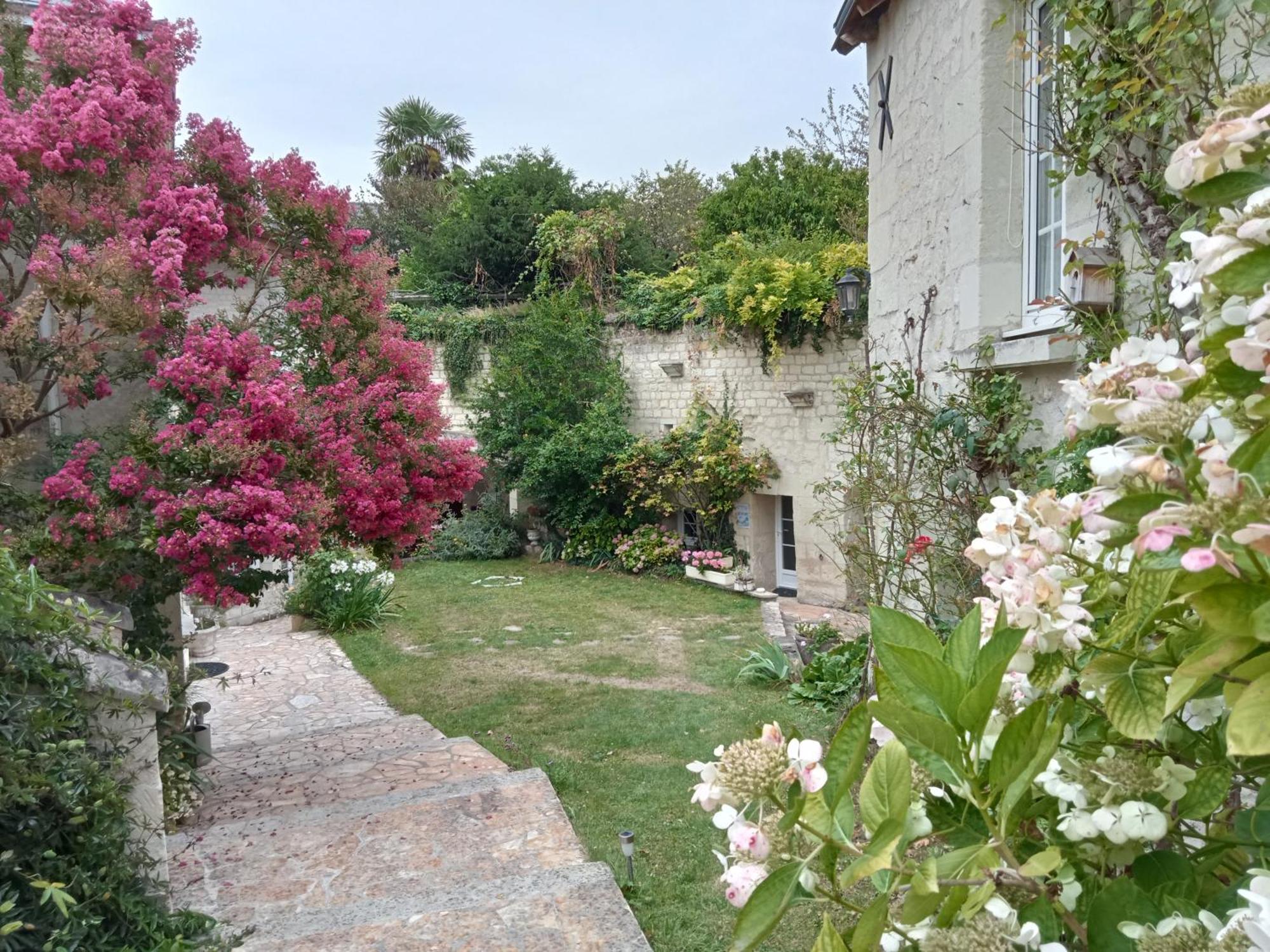 Esprit Troglo Villa Beaumont-en-Veron Exterior photo